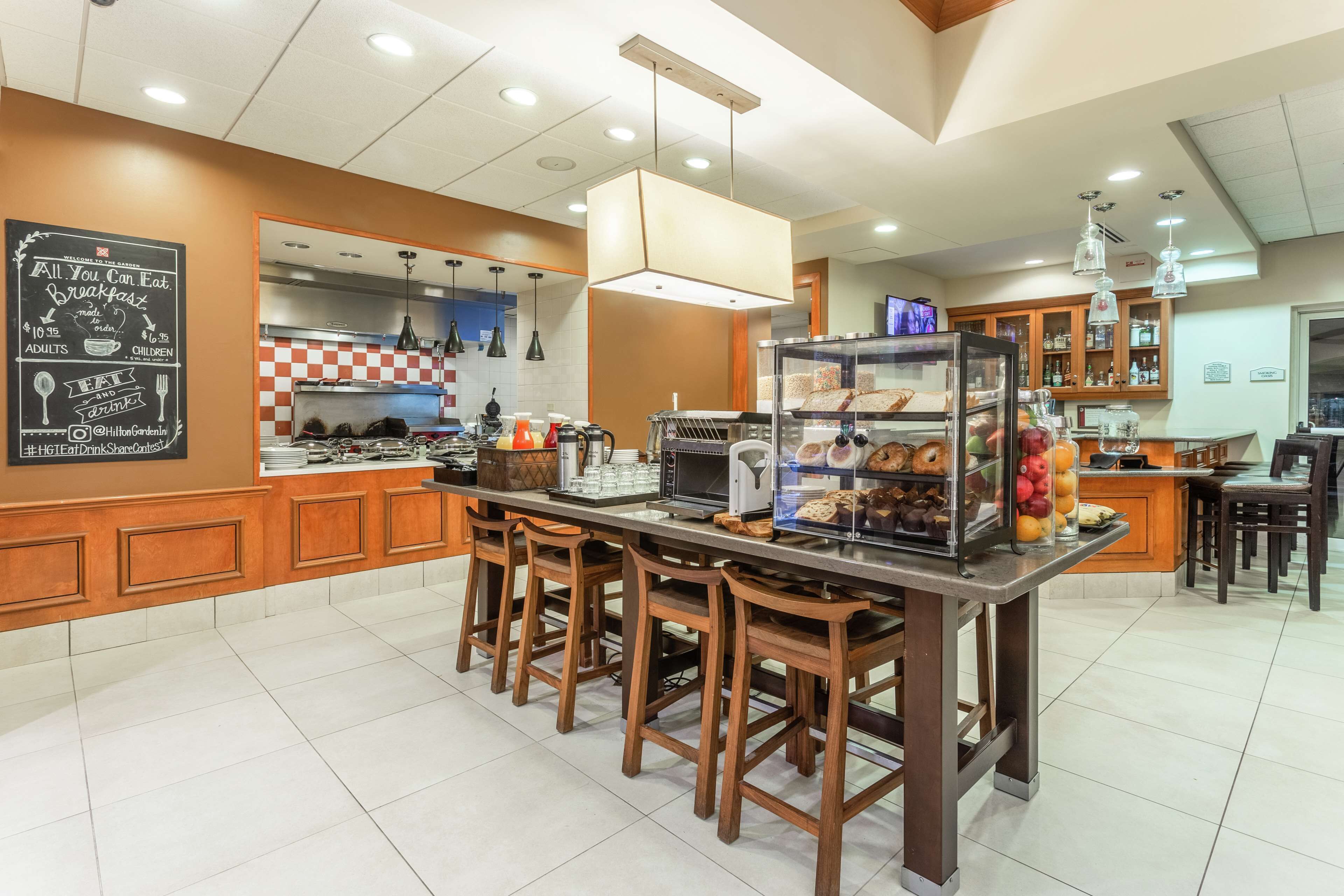 breakfast, lunch and dinner served