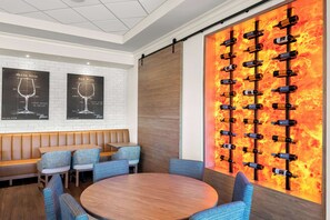Breakfast, lunch and dinner served - Hilton Garden Inn Suffolk Riverfront (Suffolk)