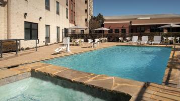 Outdoor pool, sun loungers