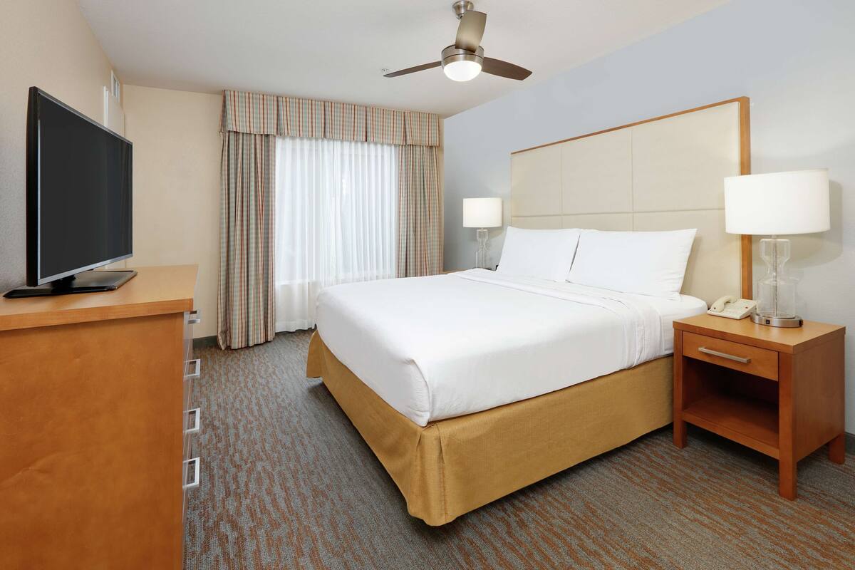 Hypo-allergenic bedding, down duvets, desk, blackout curtains