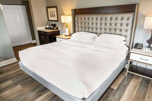 Standard King | Egyptian cotton sheets, premium bedding, down duvets, pillow-top beds - Hilton St. Augustine Historic Bayfront (St. Augustine)