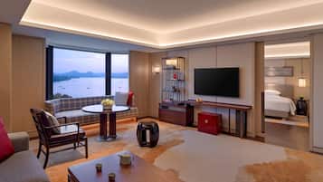 Premium bedding, minibar, in-room safe, desk