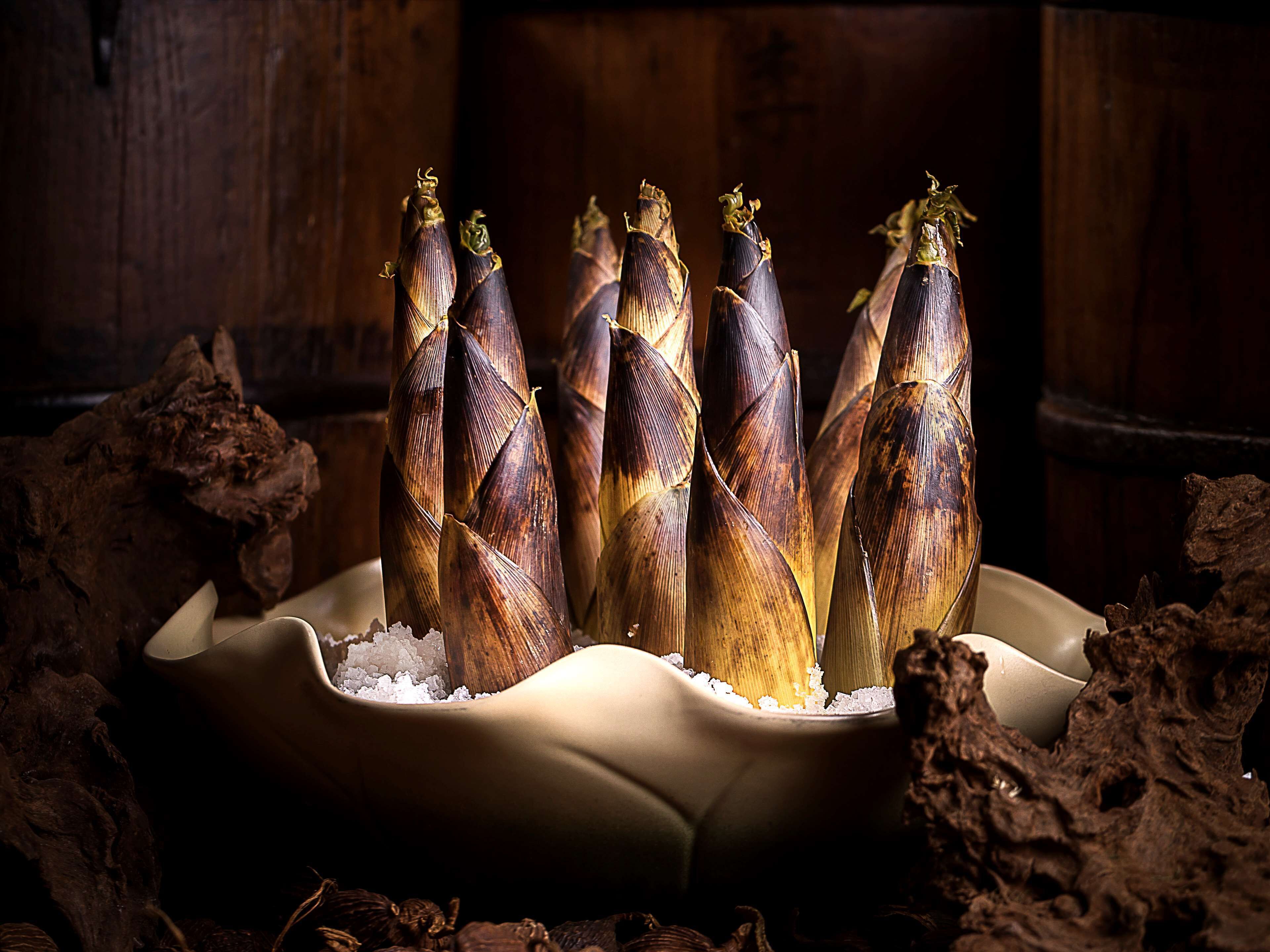 5 restaurants, breakfast, lunch, dinner served; italian cuisine