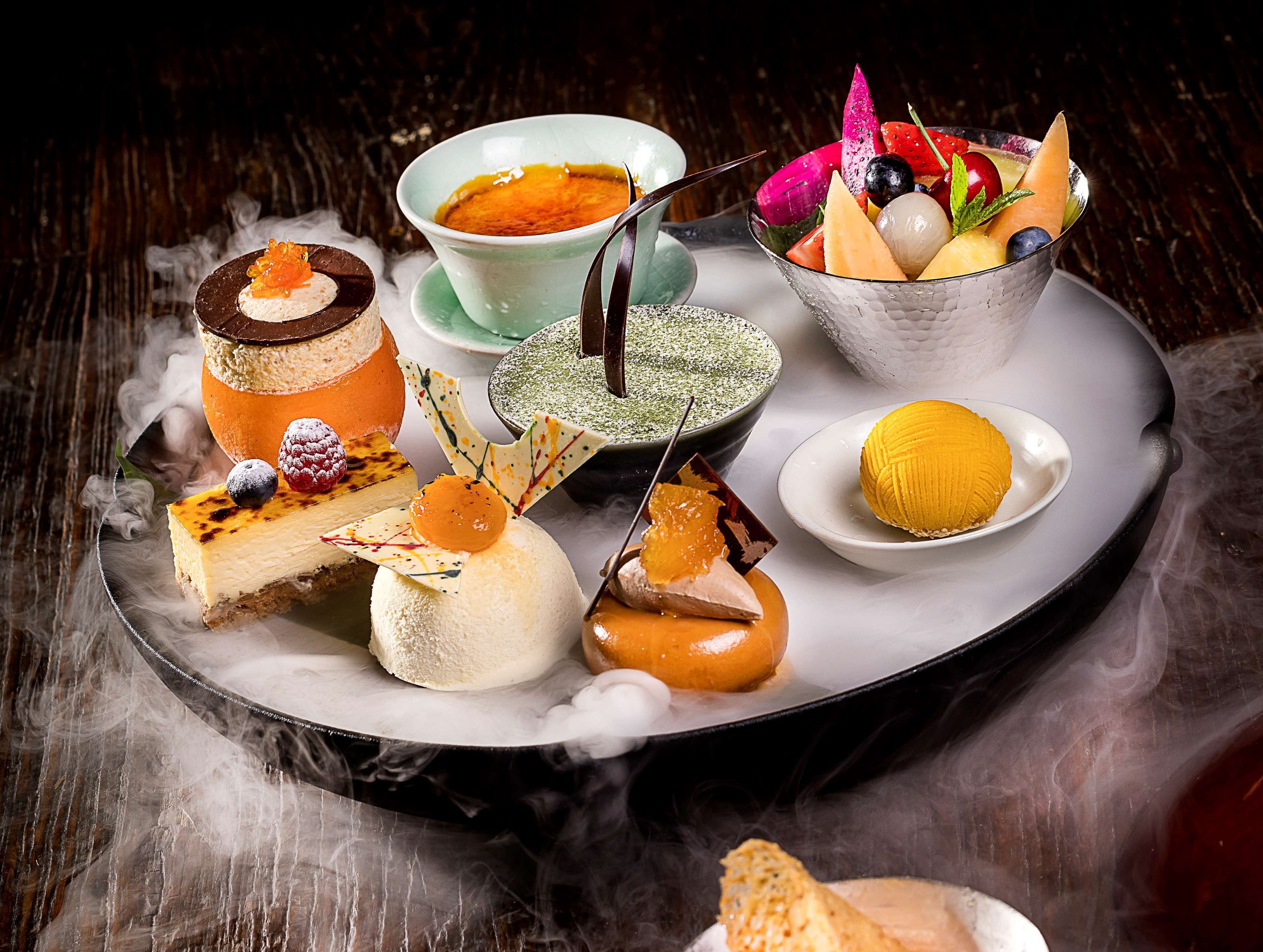 5 restaurants; breakfast, lunch, dinner and brunch served 