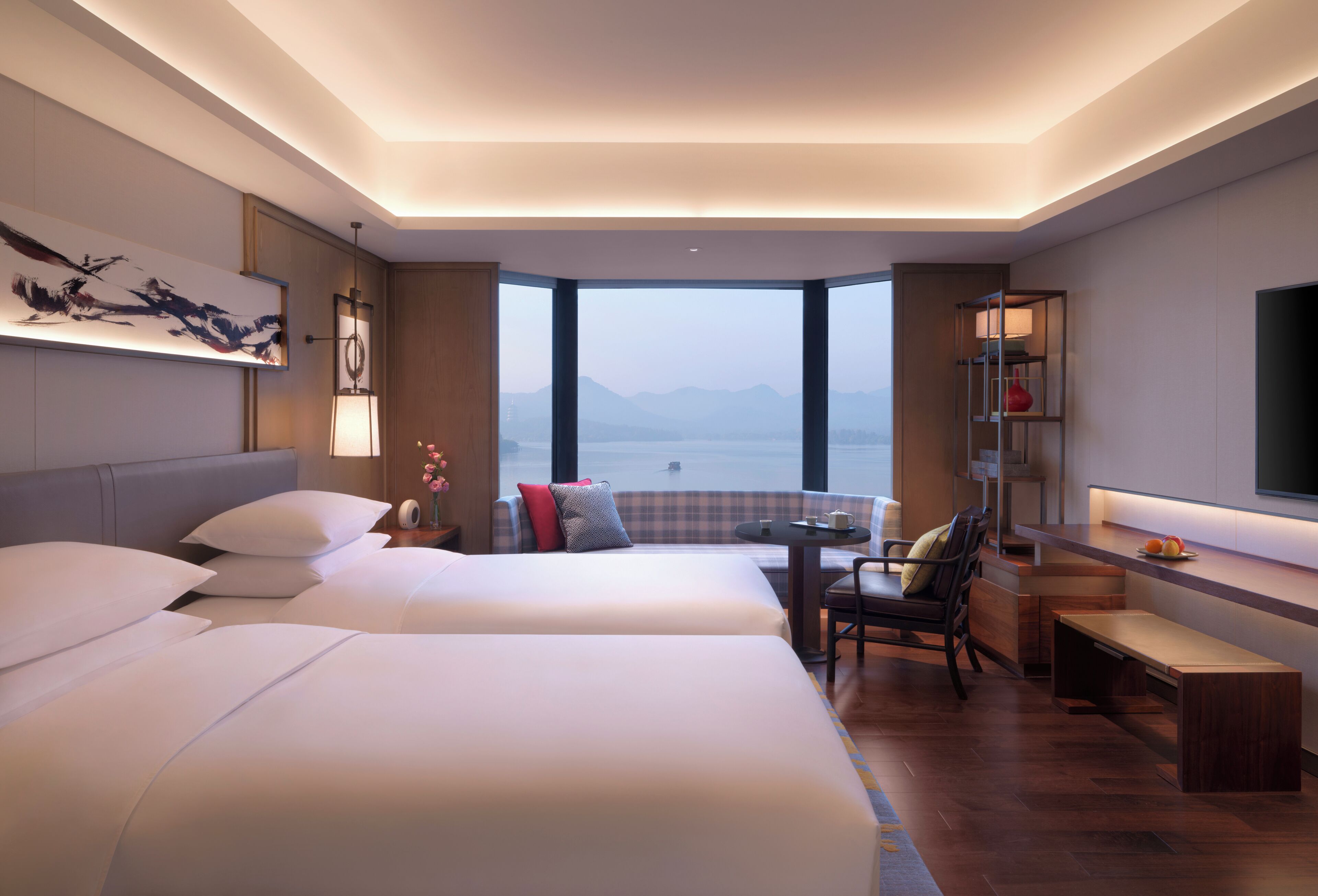 Habitación Club, 2 camas individuales, vistas al lago | Ropa de cama de alta calidad, minibar, caja fuerte y escritorio