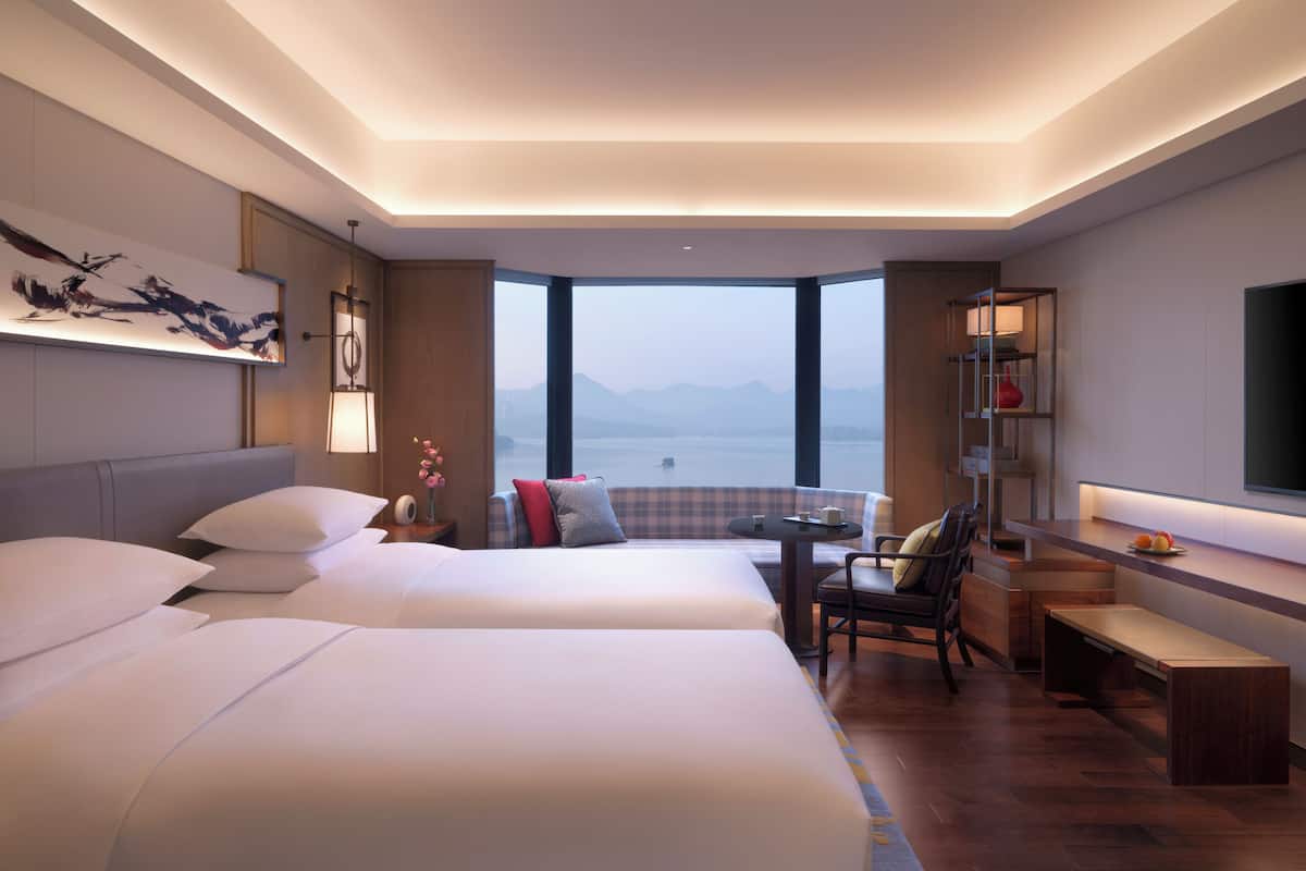 Club Room, 2 Single Beds, Lake View