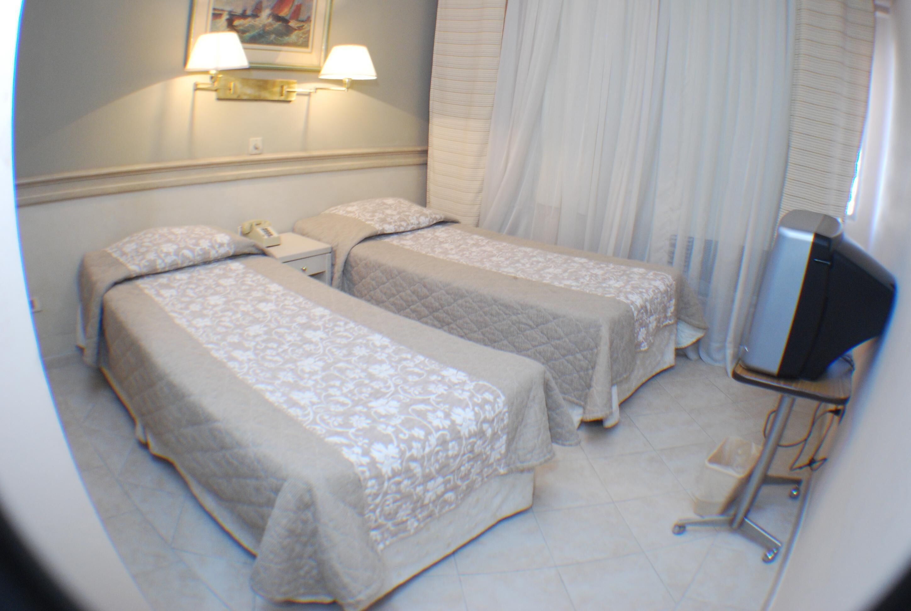 Minibar, in-room safe, individually decorated, individually furnished