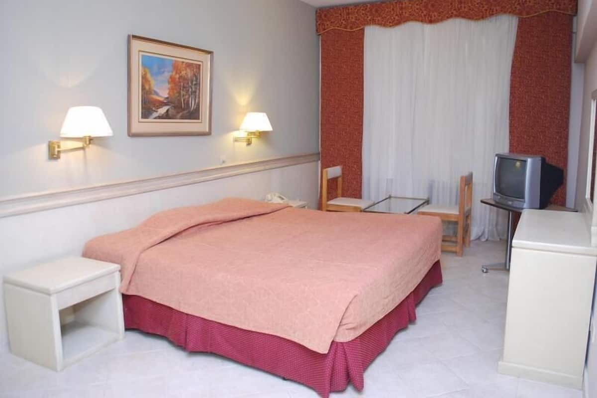 2 Schlafzimmer, Minibar, Zimmersafe, individuell dekoriert