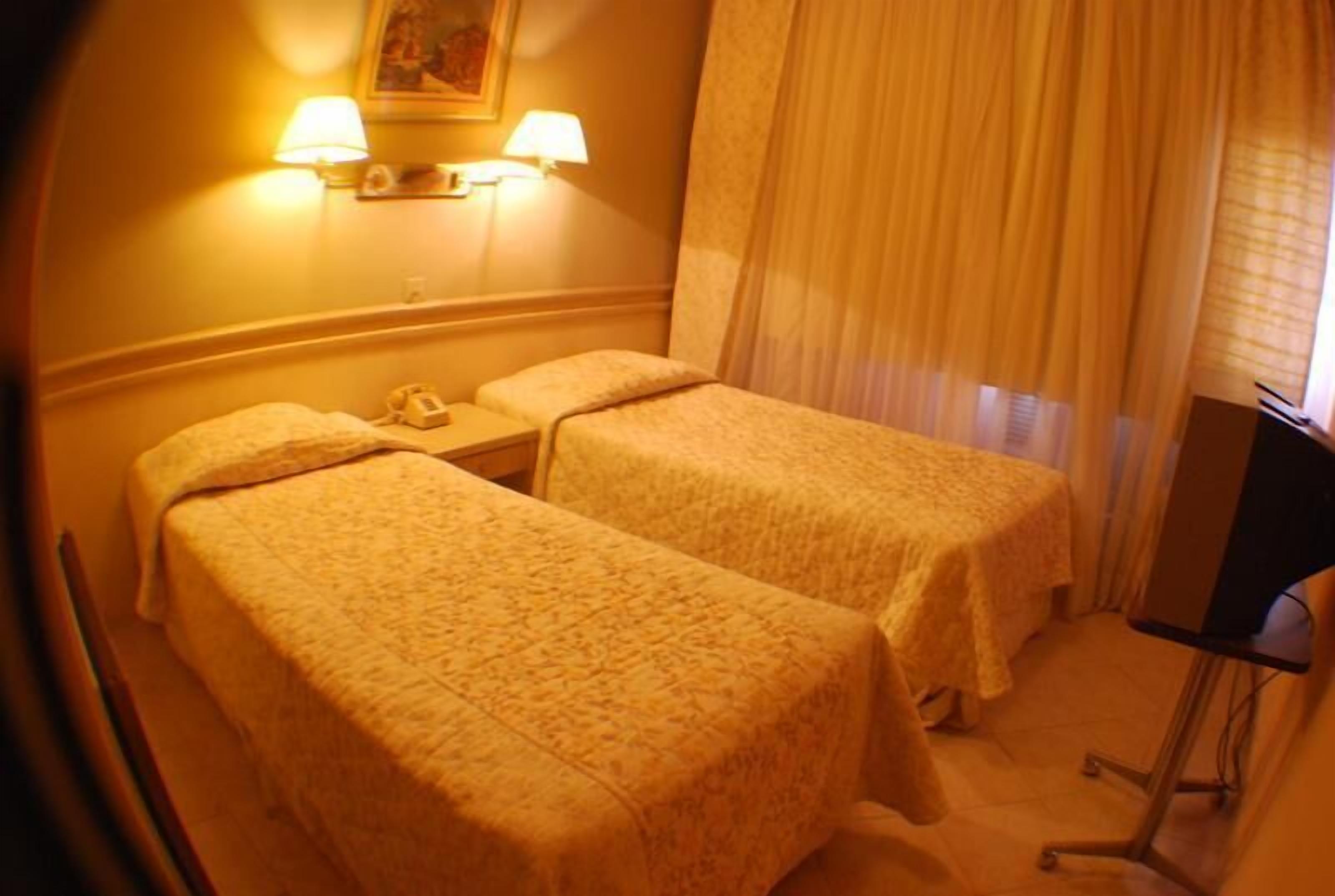 Minibar, in-room safe, individually decorated, individually furnished