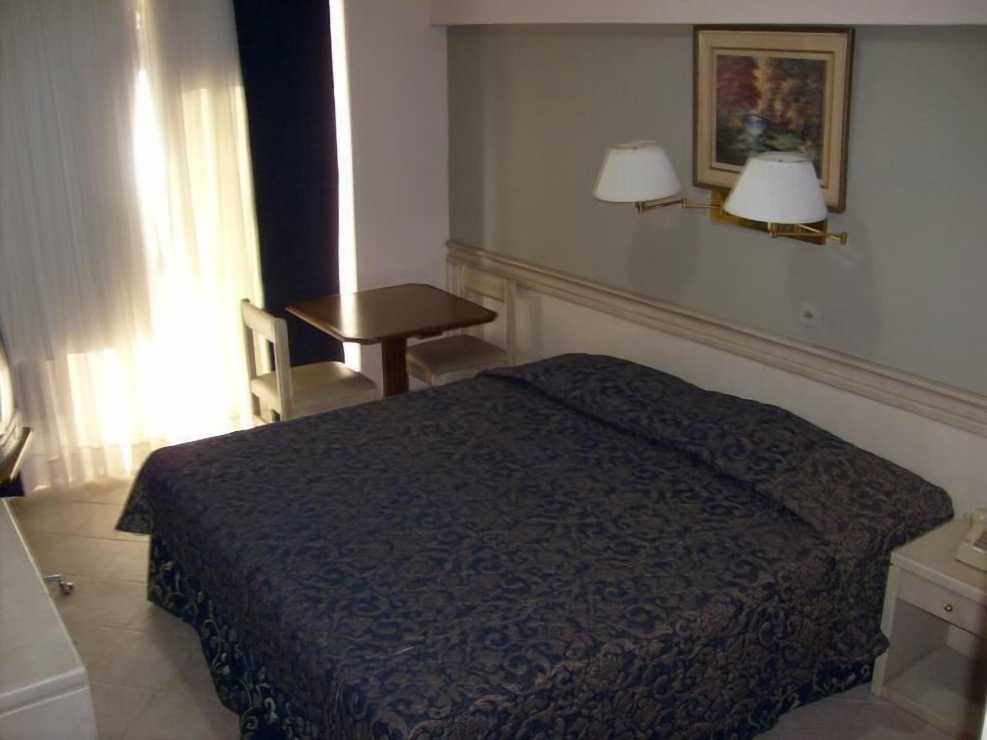 Minibar, in-room safe, individually decorated, individually furnished