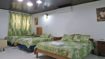 Quadruple Room | Minibar, in-room safe, free WiFi, bed sheets