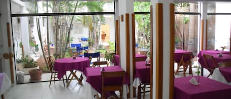 Breakfast, lunch, dinner served; international cuisine