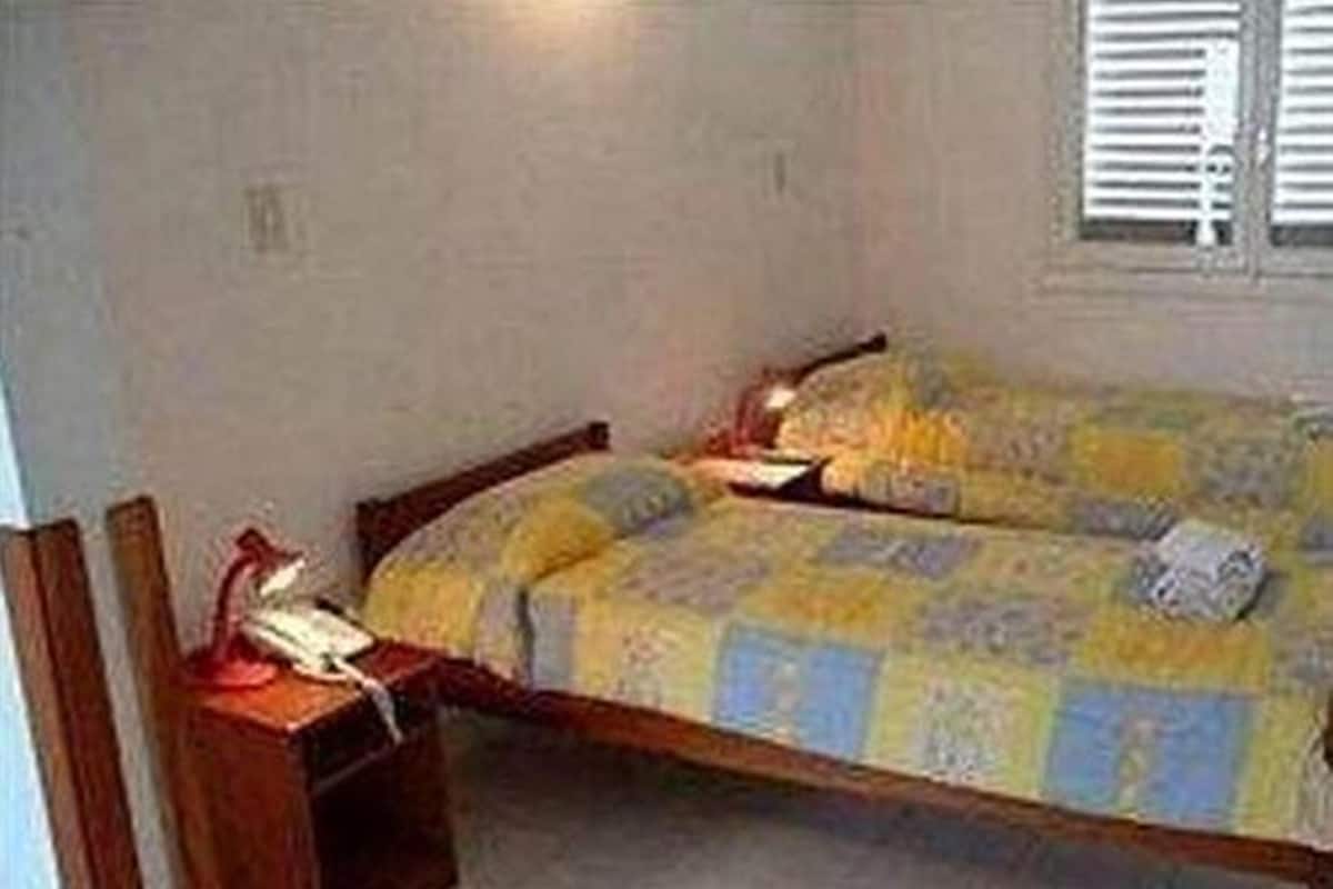 Een minibar, een kluis op de kamer, gratis wifi, beddengoed