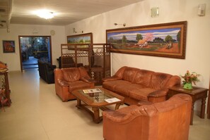 Lobby sitting area - Portal del Sol (Asunción)