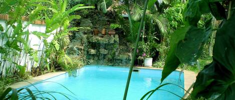 2 piscines extérieures