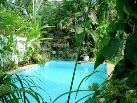 2 piscinas al aire libre. Portal del Sol