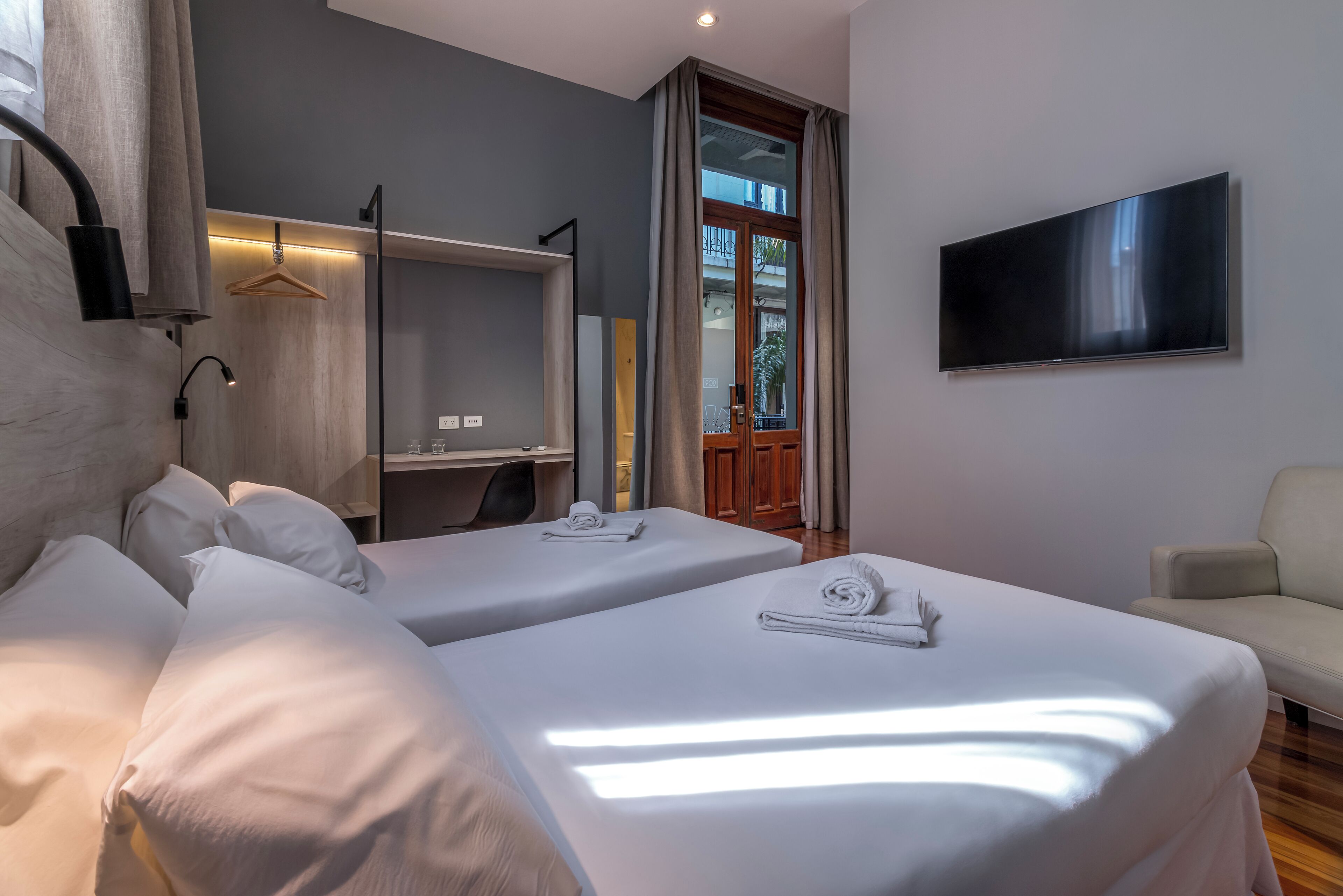 standard double room | down duvets, minibar, in-room safe, desk