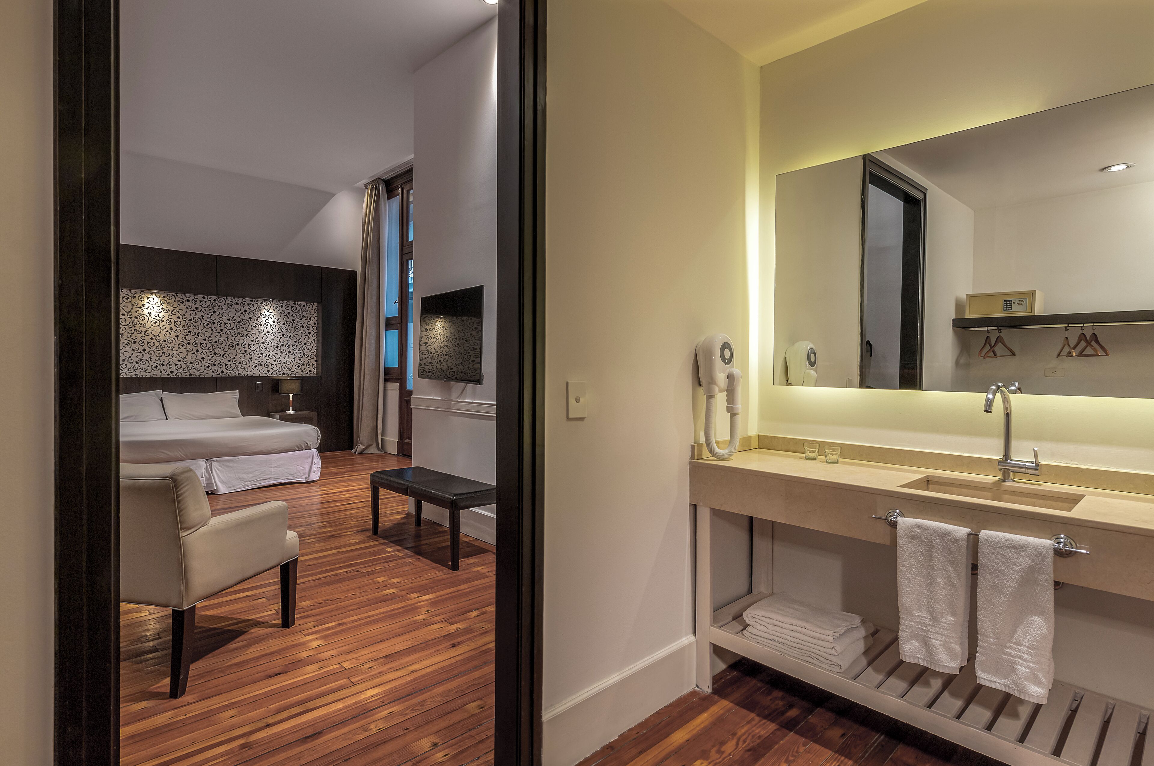 standard double room | down duvets, minibar, in-room safe, desk