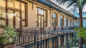 A building with a balcony, large windows, and a tiled floor. - Up Tribeca Hotel (Buenos Aires)