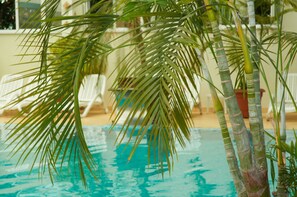 Indoor pool, pool loungers - Hotel Morskoy (Odesa)