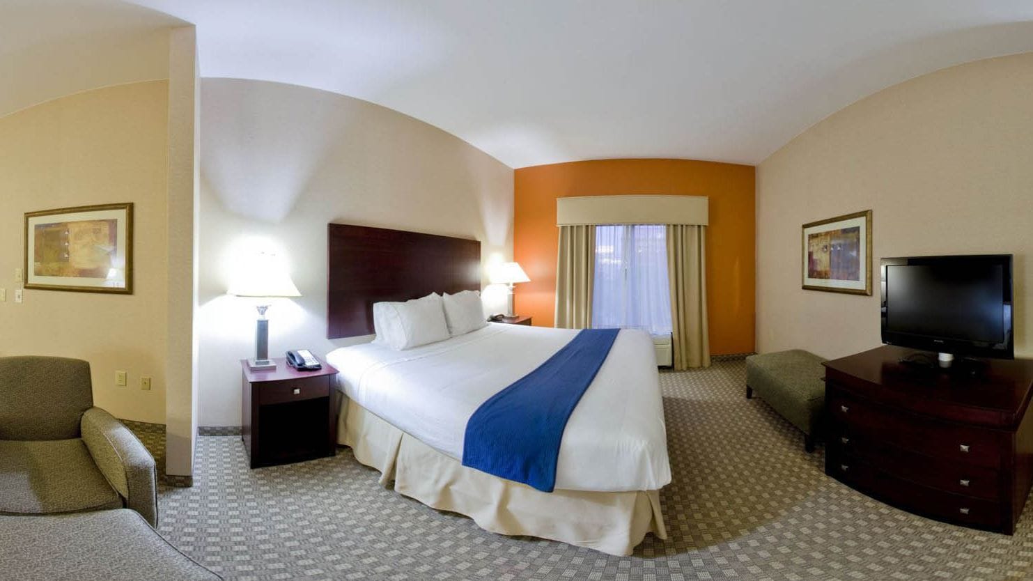 Suite, 1 kamar tidur | Brankas, meja kerja, setrika/meja setrika, dan Wi-Fi gratis