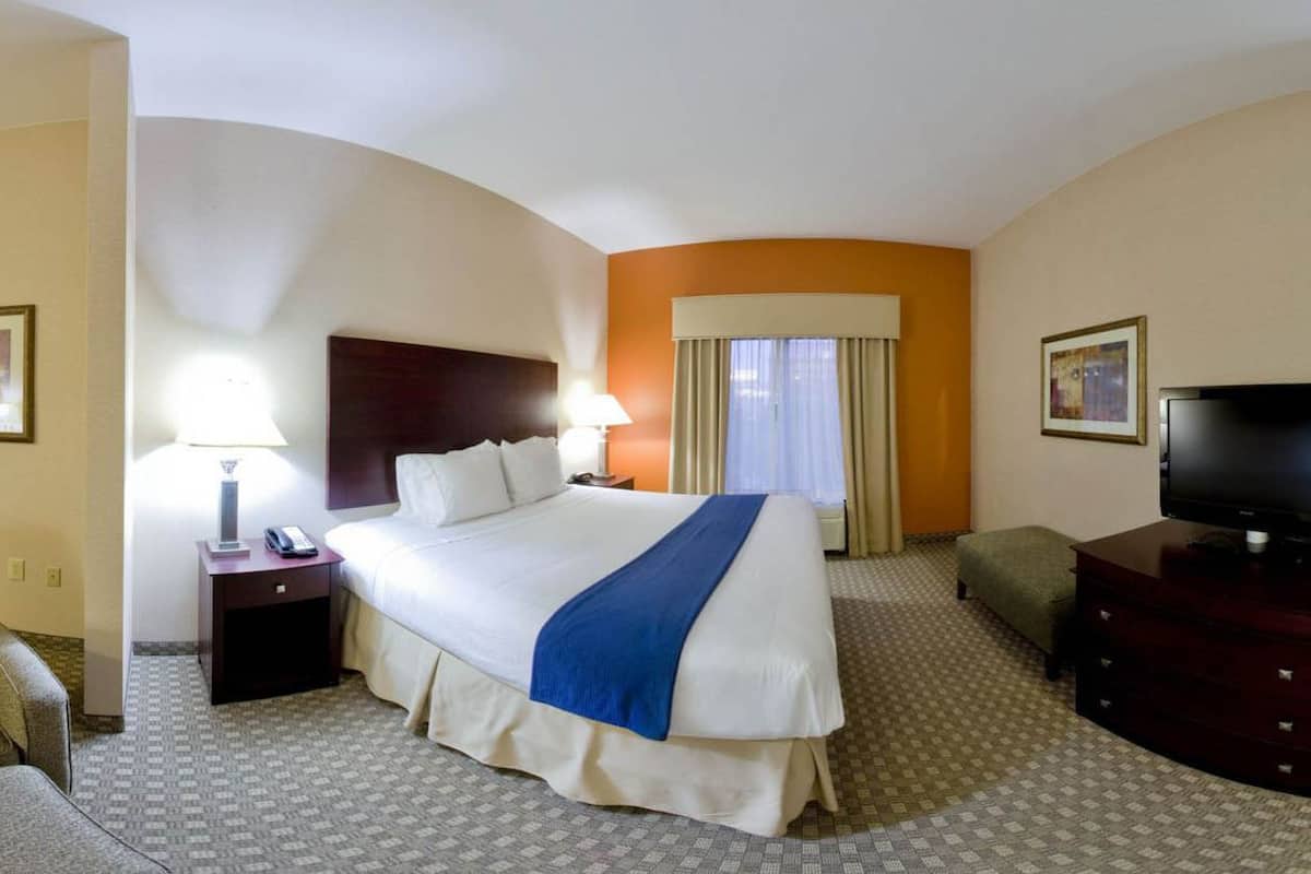 Suite, 1 Bedroom | In-room safe, desk, iron/ironing board, free WiFi