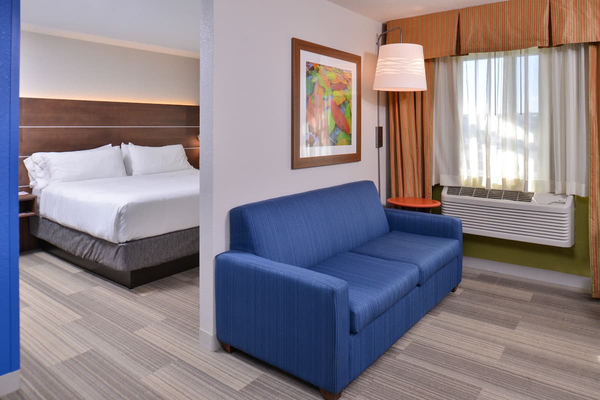 1 bedroom, premium bedding, in-room safe, desk