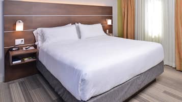 Premium bedding, in-room safe, desk, iron/ironing board