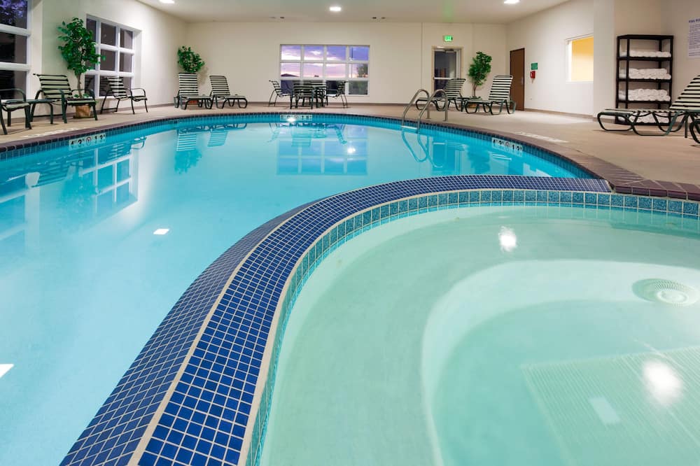 Holiday Inn Express and Suites Stevens Point by IHG