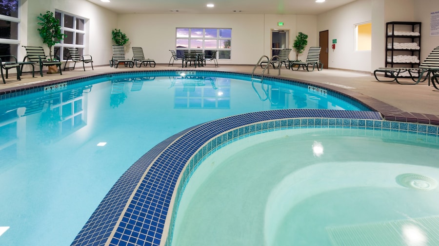Holiday Inn Express and Suites Stevens Point by IHG