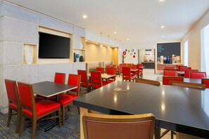 Free daily continental breakfast  - Holiday Inn Express Lancaster by IHG (Lancaster)