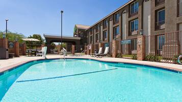 Outdoor pool, pool loungers