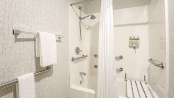 Combined shower/tub, free toiletries, hair dryer, towels