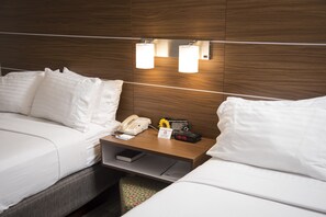 Premium bedding, in-room safe, desk, laptop workspace - Holiday Inn Express Hotel & Suites Lexington-Downtown by IHG (Lexington)