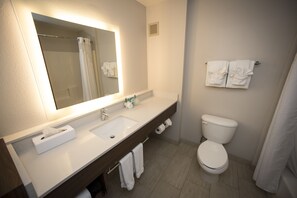 Combined shower/tub, free toiletries, hair dryer, towels - Holiday Inn Express Hotel & Suites Lexington-Downtown by IHG (Lexington)