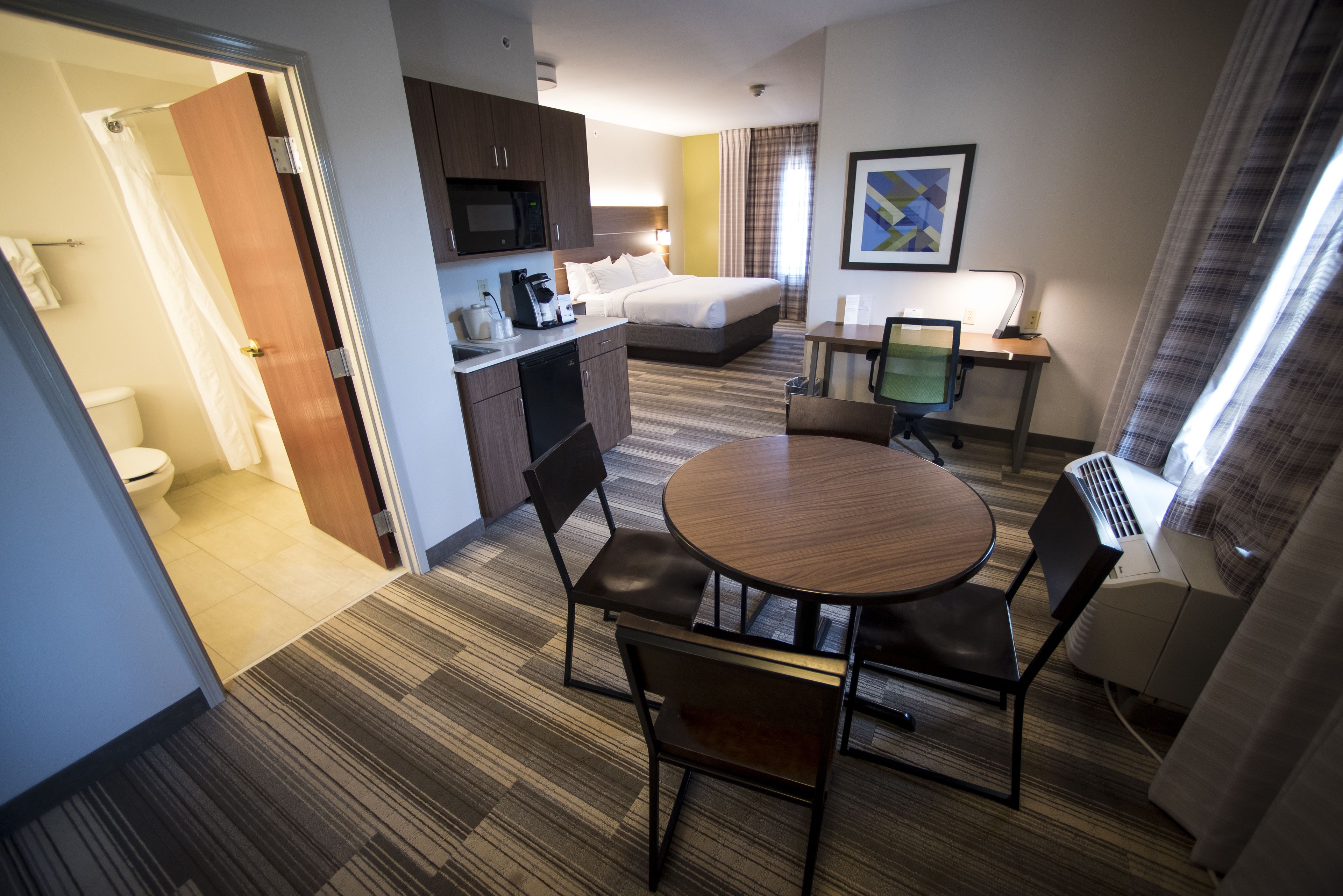 suite, 1 king bed (extra floor space) | 1 bedroom, premium bedding, in-room safe, desk