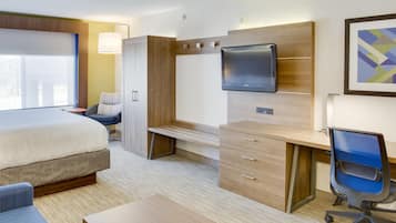 1 habitación, caja de seguridad en la habitación y escritorio