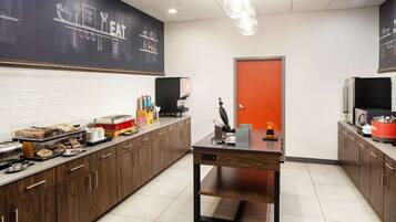 Sudah termasuk sarapan prasmanan setiap hari