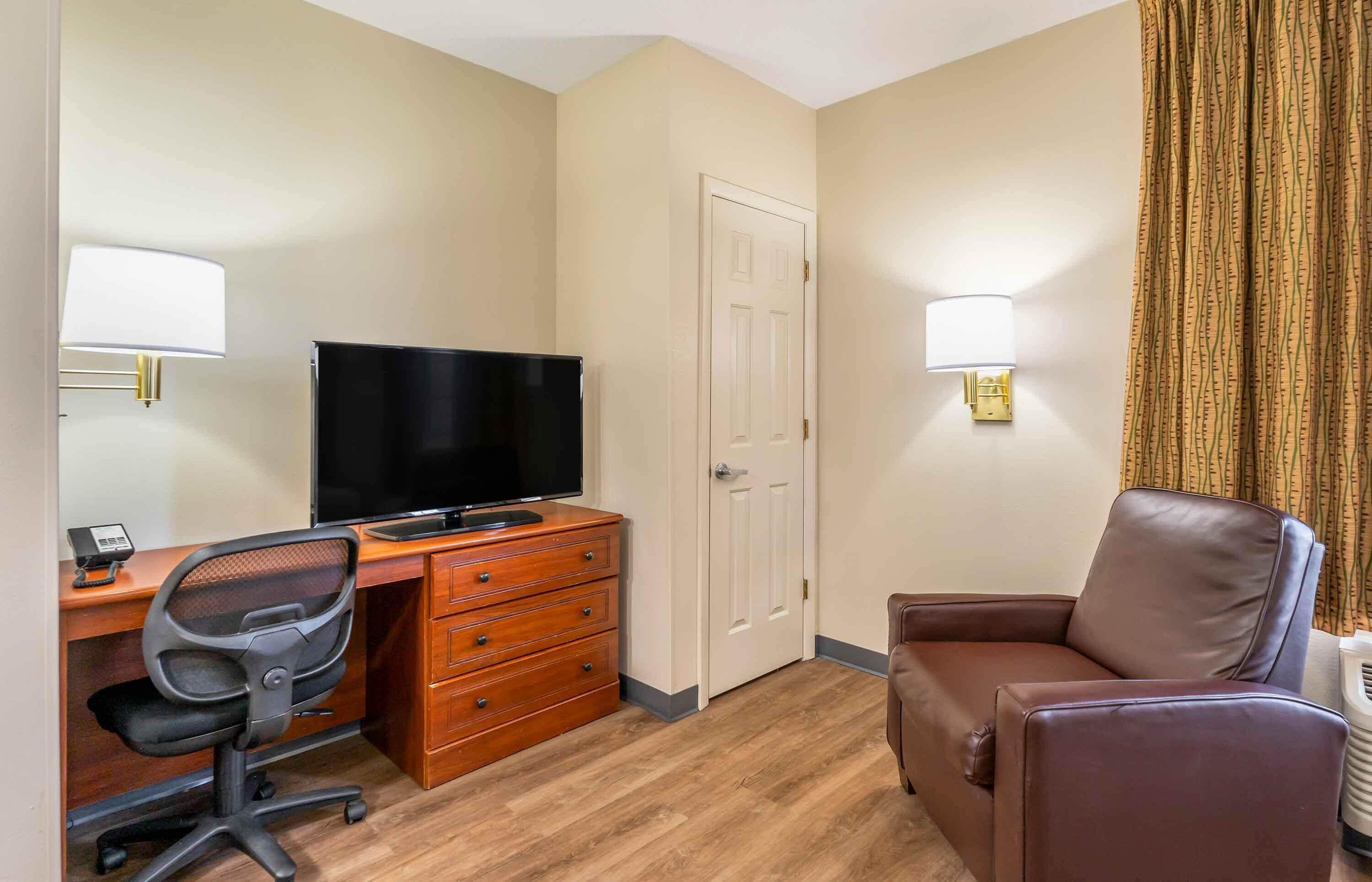 Desk, iron/ironing board, WiFi (free), bed sheets