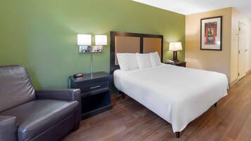 Estudio, 1 cama de matrimonio grande, no fumadores | Escritorio, tabla de planchar con plancha, wifi gratis y ropa de cama