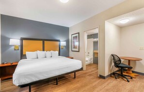 Desk, iron/ironing board, free WiFi, bed sheets - Extended Stay America Suites Chesapeake Greenbrier Circle (Chesapeake)