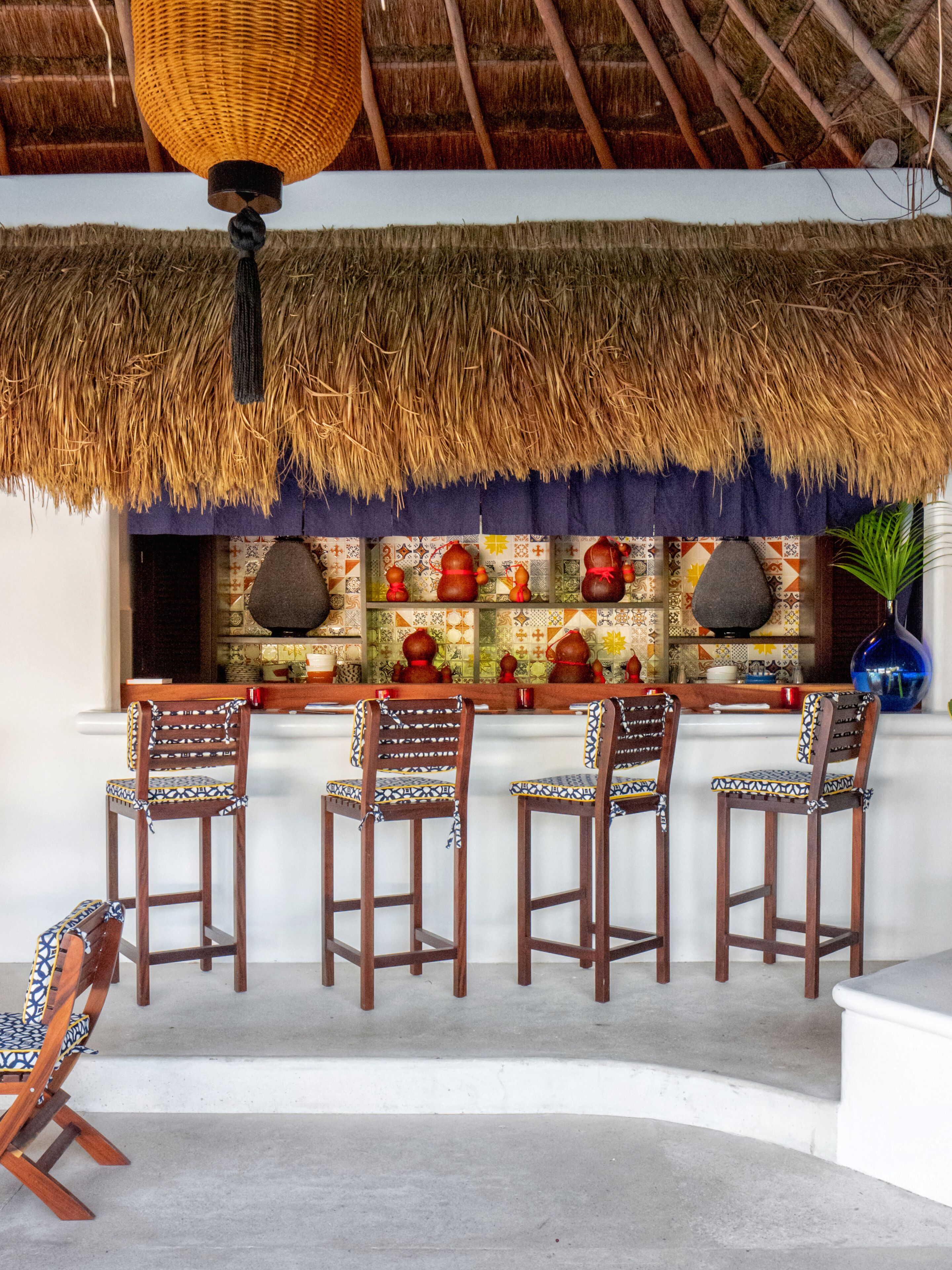 3 restaurants, breakfast served