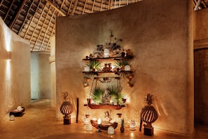 Couples treatment room(s), sauna, hot tub, steam room, body treatments