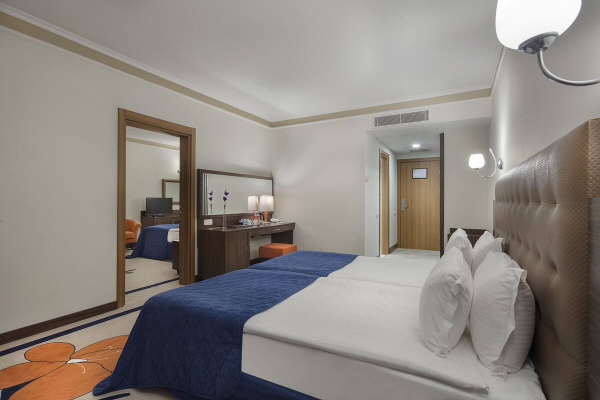 Club Family Room | Seprai premium, minibar, brankas, dan meja kerja