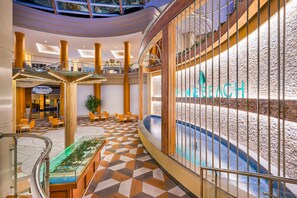 Lobby lounge