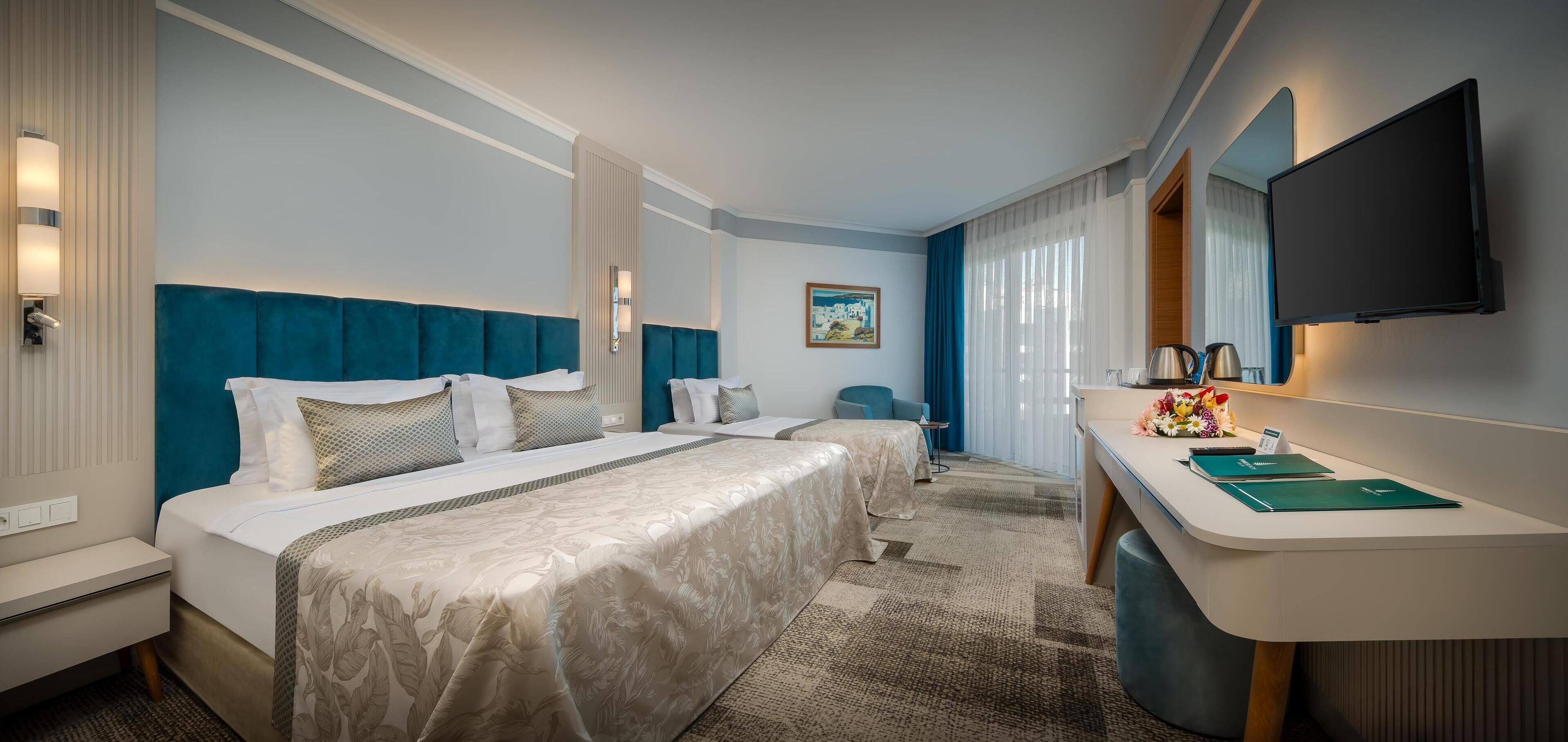 Hochwertige Bettwaren, Minibar, Zimmersafe, Schreibtisch