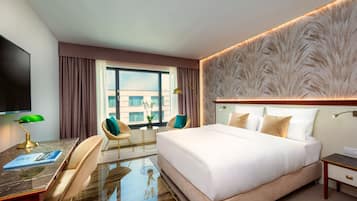 Premium bedding, in-room safe, desk, laptop workspace