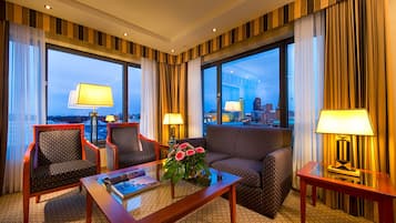 Superior-Suite, 1 Schlafzimmer | Hochwertige Bettwaren, Zimmersafe, Schreibtisch