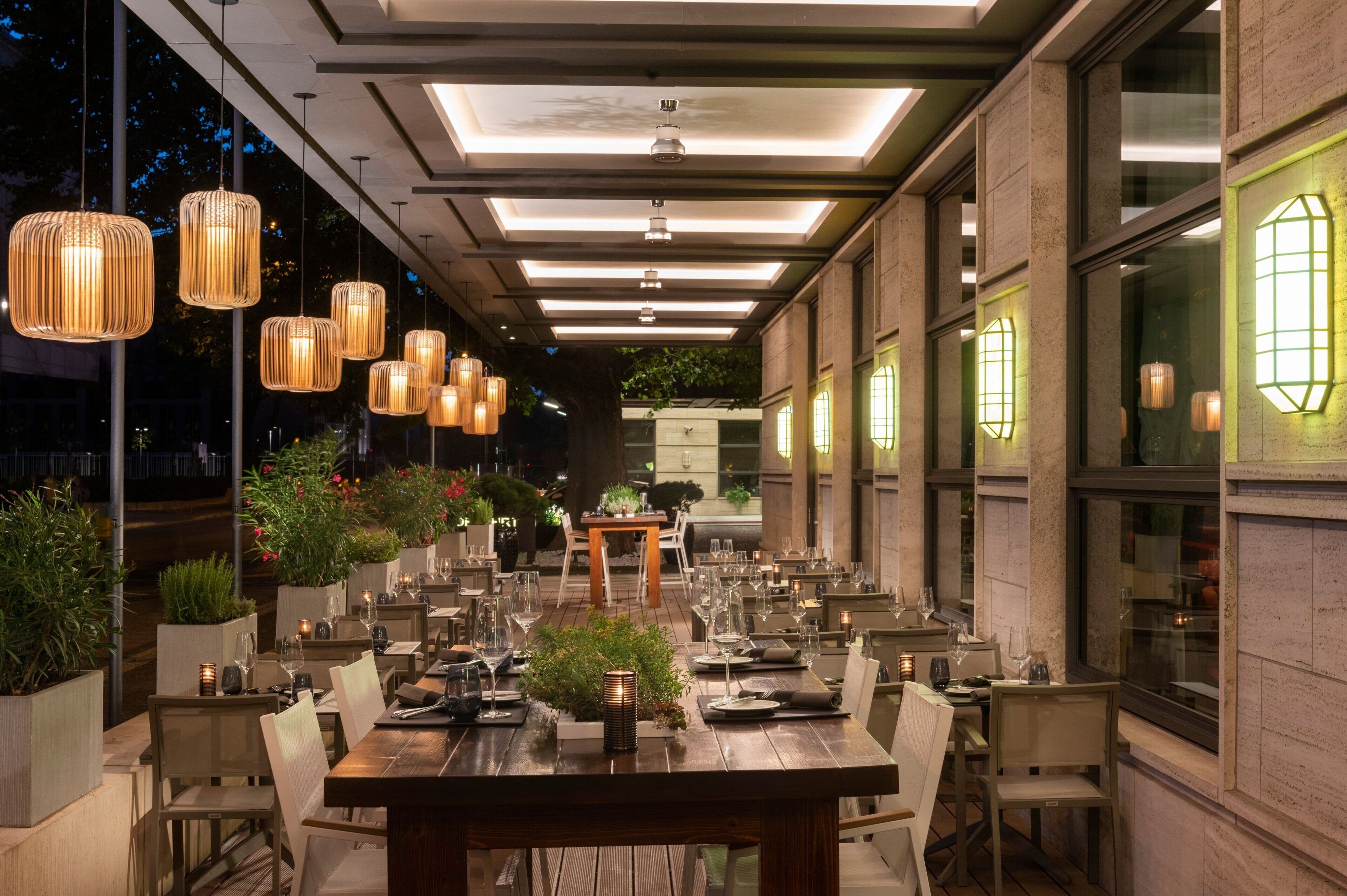 3 restaurants, breakfast, dinner served; international cuisine