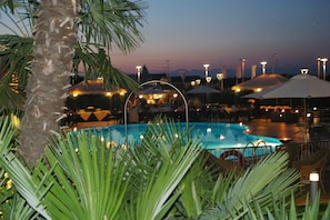 Outdoor pool - Ramada Malpensa Hotel (Oleggio)